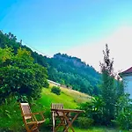 Bergling Im Zentrum • Netflix • Festungsblick • Obst Und Wein •