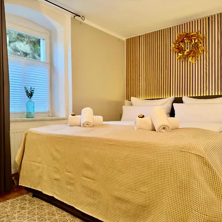 Bergling Im Zentrum • Netflix • Festungsblick • Obst Und Wein • *