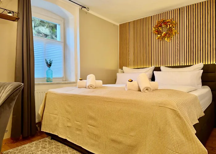 Bergling Im Zentrum • Netflix • Festungsblick • Obst Und Wein • *